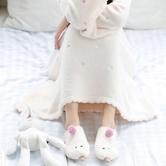 Cozy Fuzzy Unicorn Slipper socks - two left! - Picture 3 of 8